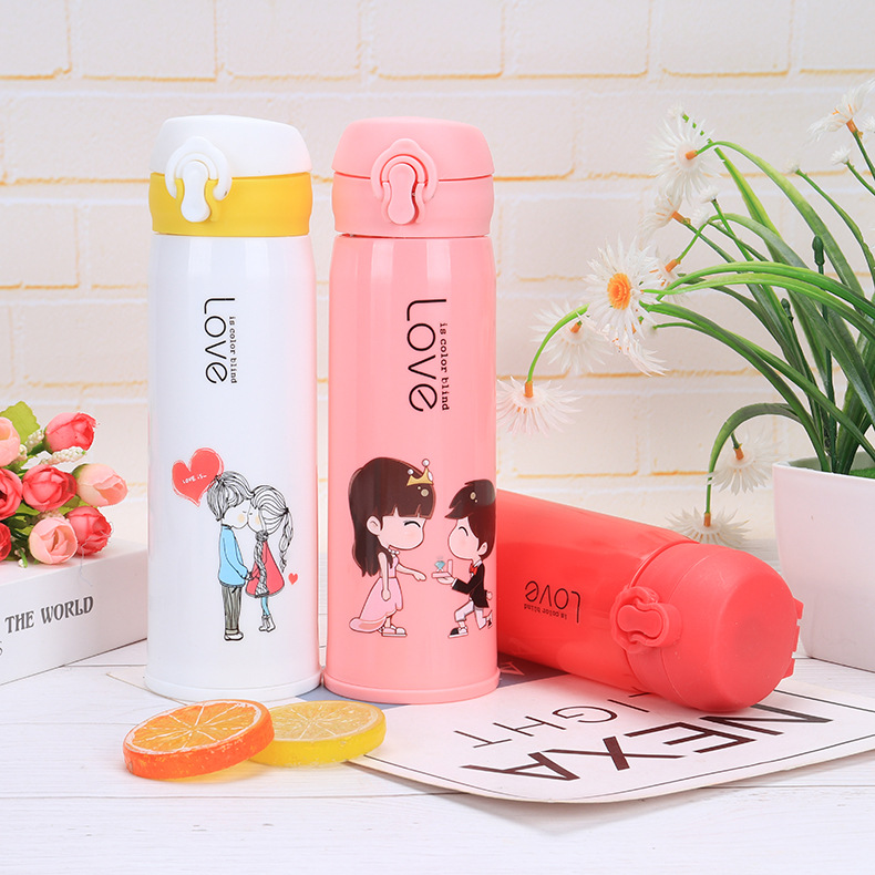 Bình Nước Thủy Tinh Bọc Nhựa Cách Nhiệt Hình Chibi Love Nắp Cài 450ml Siêu Hot