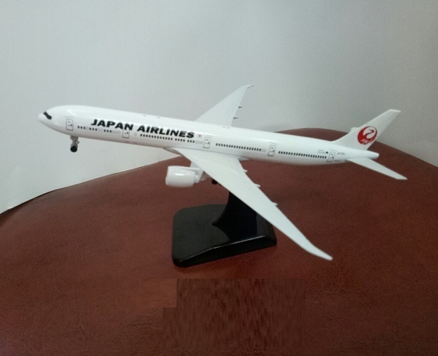 Mô hình máy bay tĩnh B777-300ER Japan 20cm