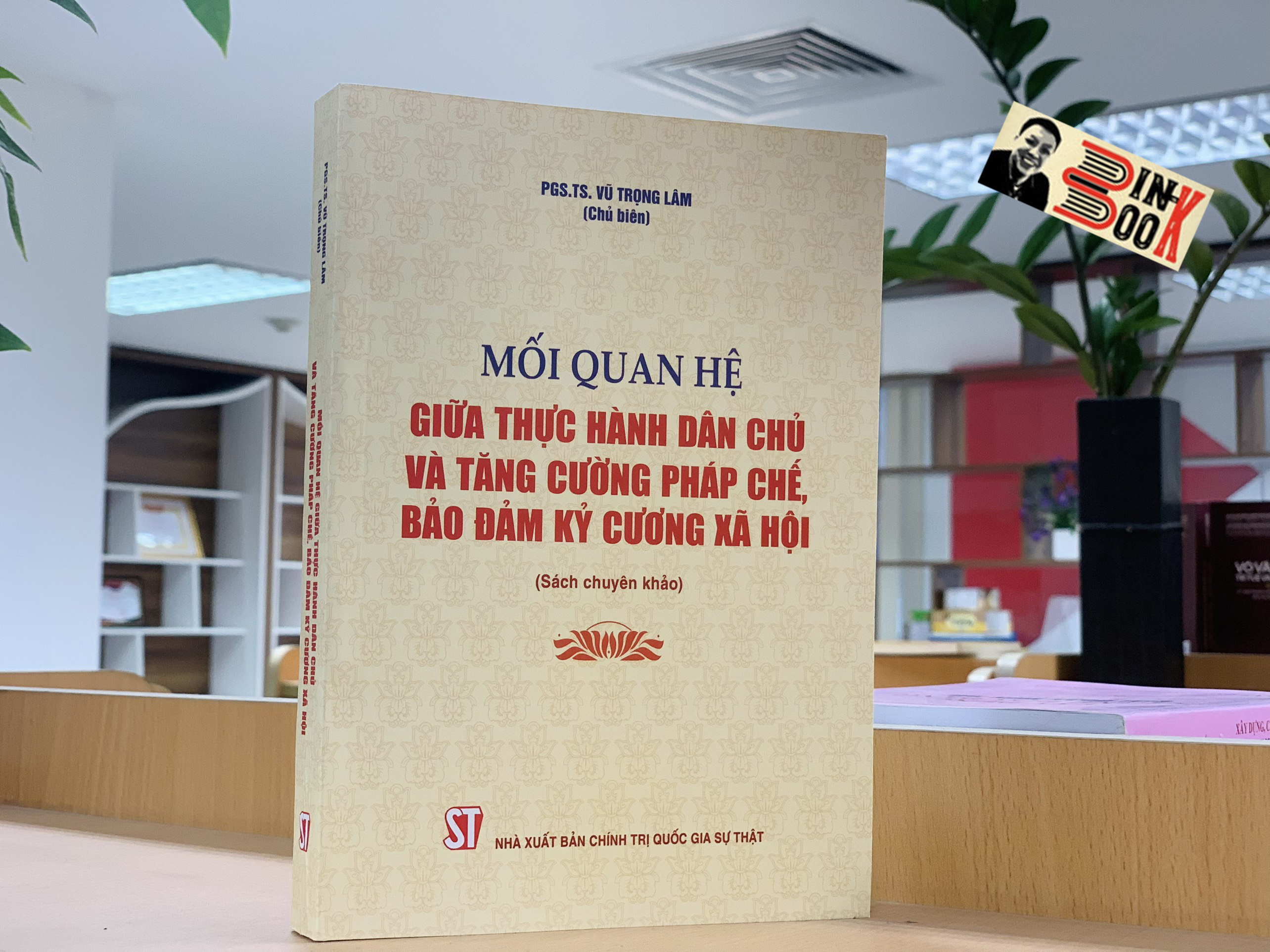 MỐI QUAN HỆ GIỮA THỰC HÀNH D.Â.N CH.Ủ VÀ TĂNG CƯỜNG PH.Á.P CH.Ế, BẢO ĐẢM TÍNH KỶ CƯƠNG XÃ HỘI – Vũ Trọng Lâm – NXB Chính trị Quốc gia Sự thật (bìa mềm)