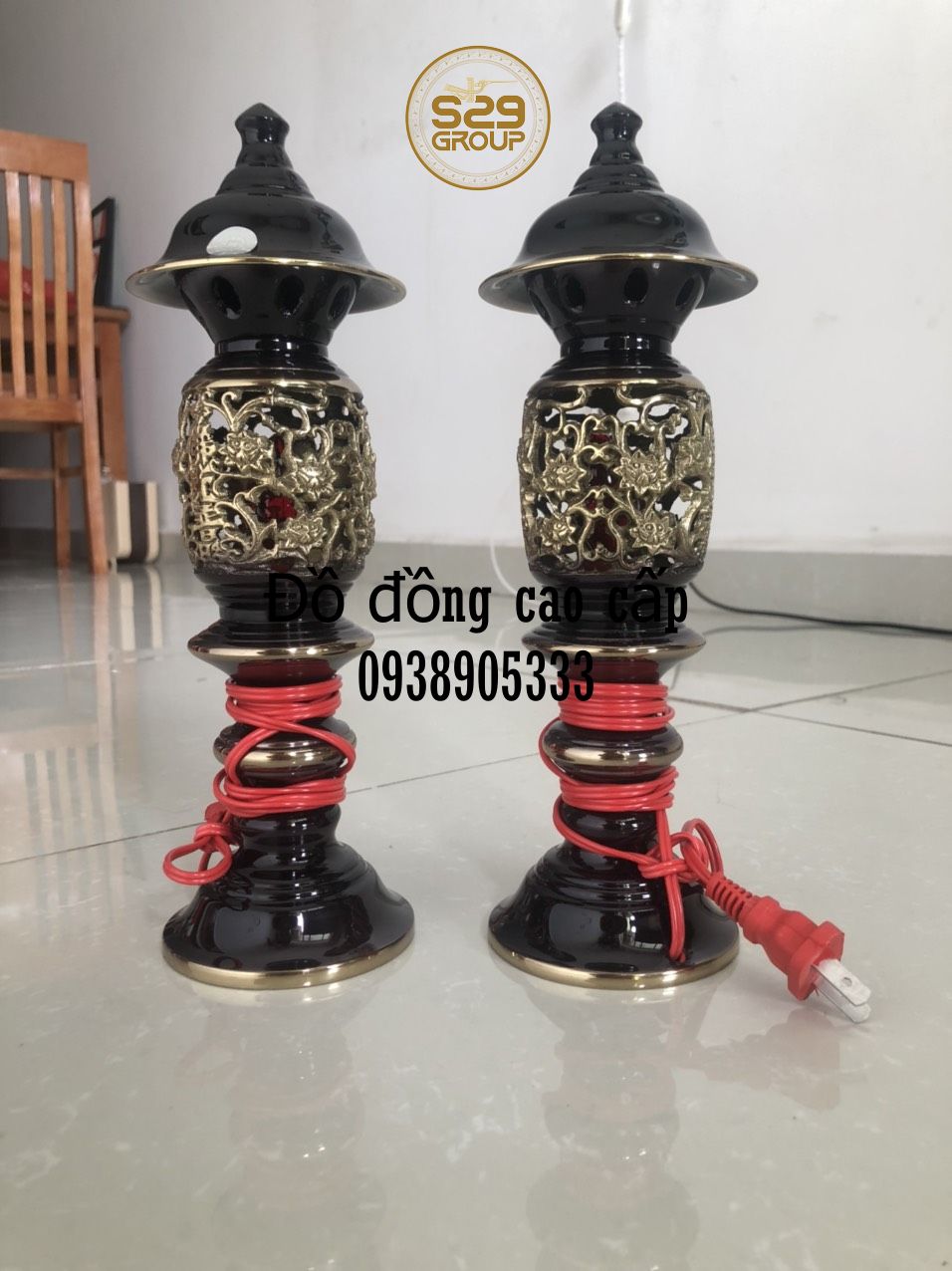 Đôi đèn thờ điện bằng đồng cao 28cm,phù hợp với bàn thờ gia tiên,dòng tộc