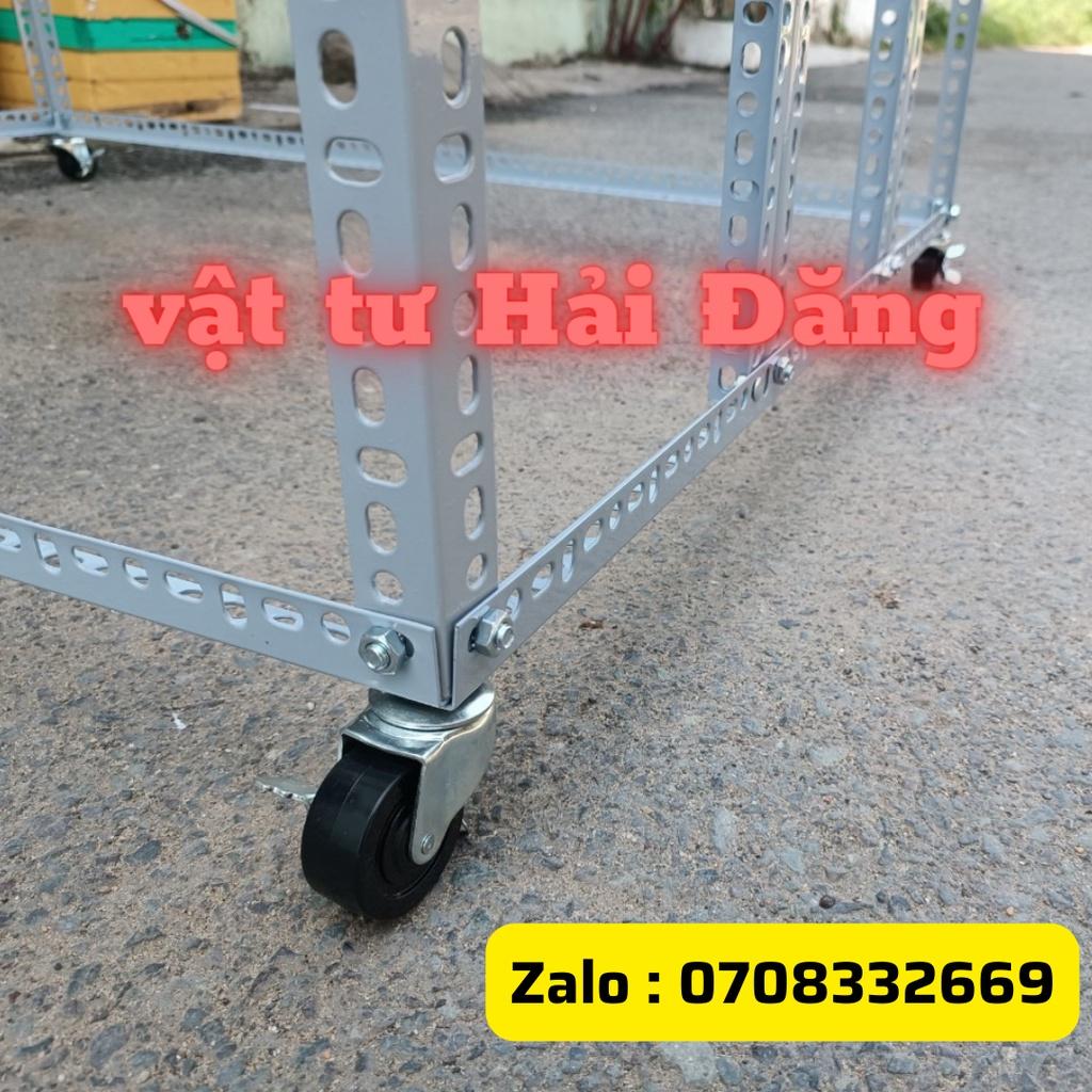 Kệ sắt bậc thang 3 tầng vỉ lưới ô vuông,giá,kệ đang năng nhiều kích thước,có bánh xe