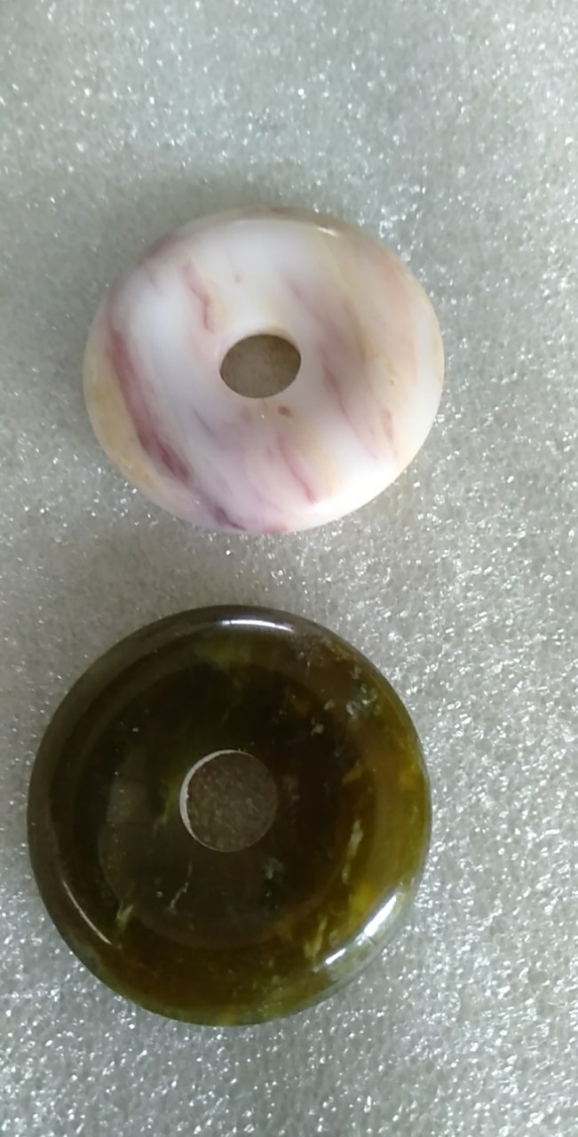Đồng điếu ngọc jade đeo cổ nhiều màu cho mệnh Hỏa Mộc Kim thổ ngọc tự nhiên của Việt Nam