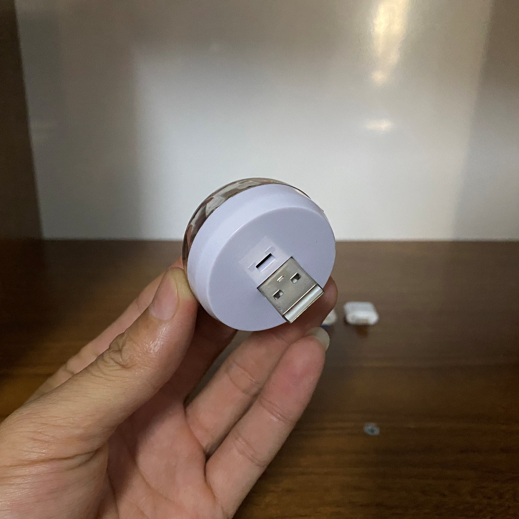 Đèn led vũ trường mini 4 cổng kết nối Usb kèm theo đầu chuyển lighning, type C và micro