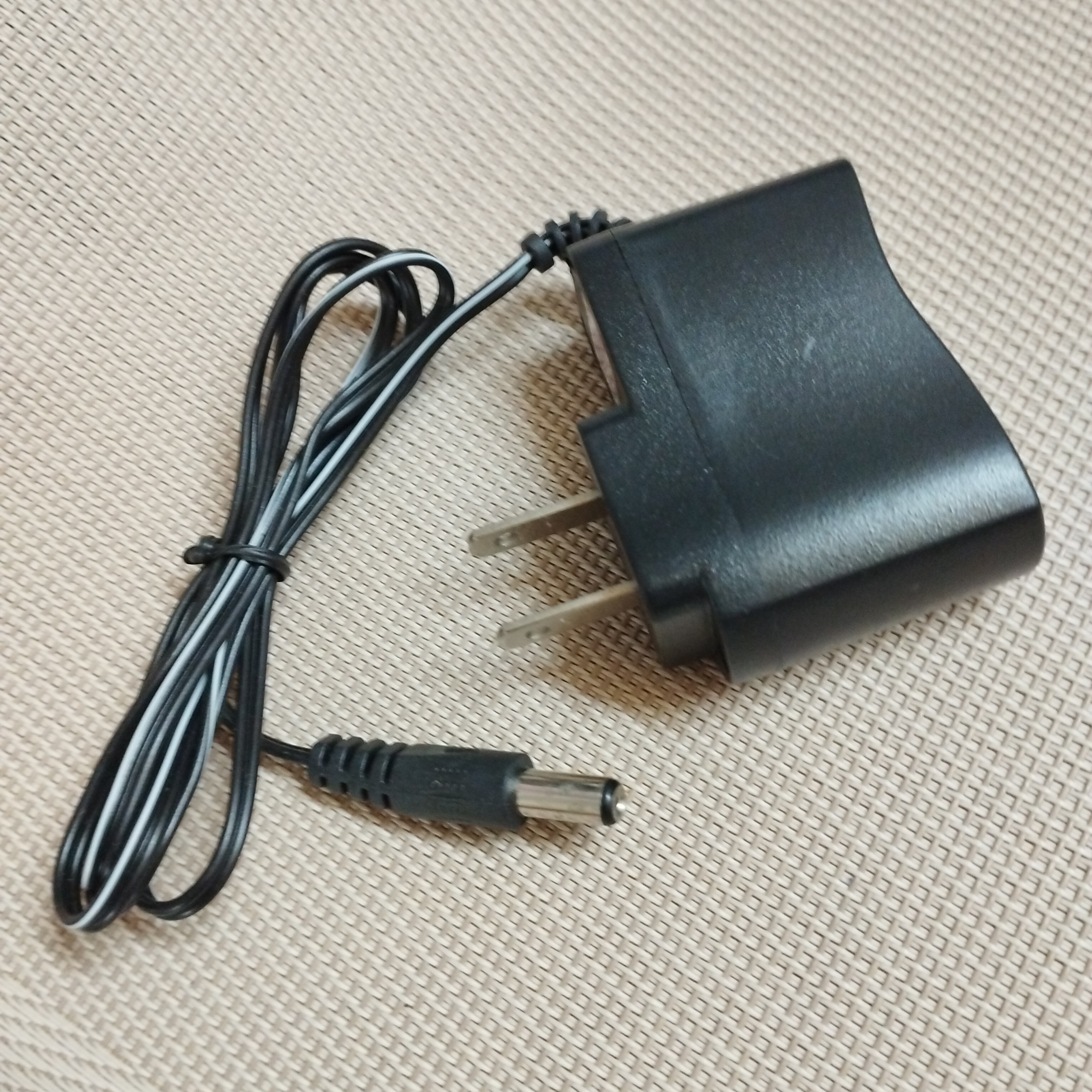 Củ sạc 4.8V dung lượng 250mA chân tròn đường kính 5.5mm