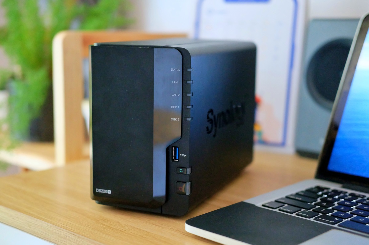 Ổ Cứng Mạng Synology NAS DS220+ (Đen) - Hàng Chính Hãng