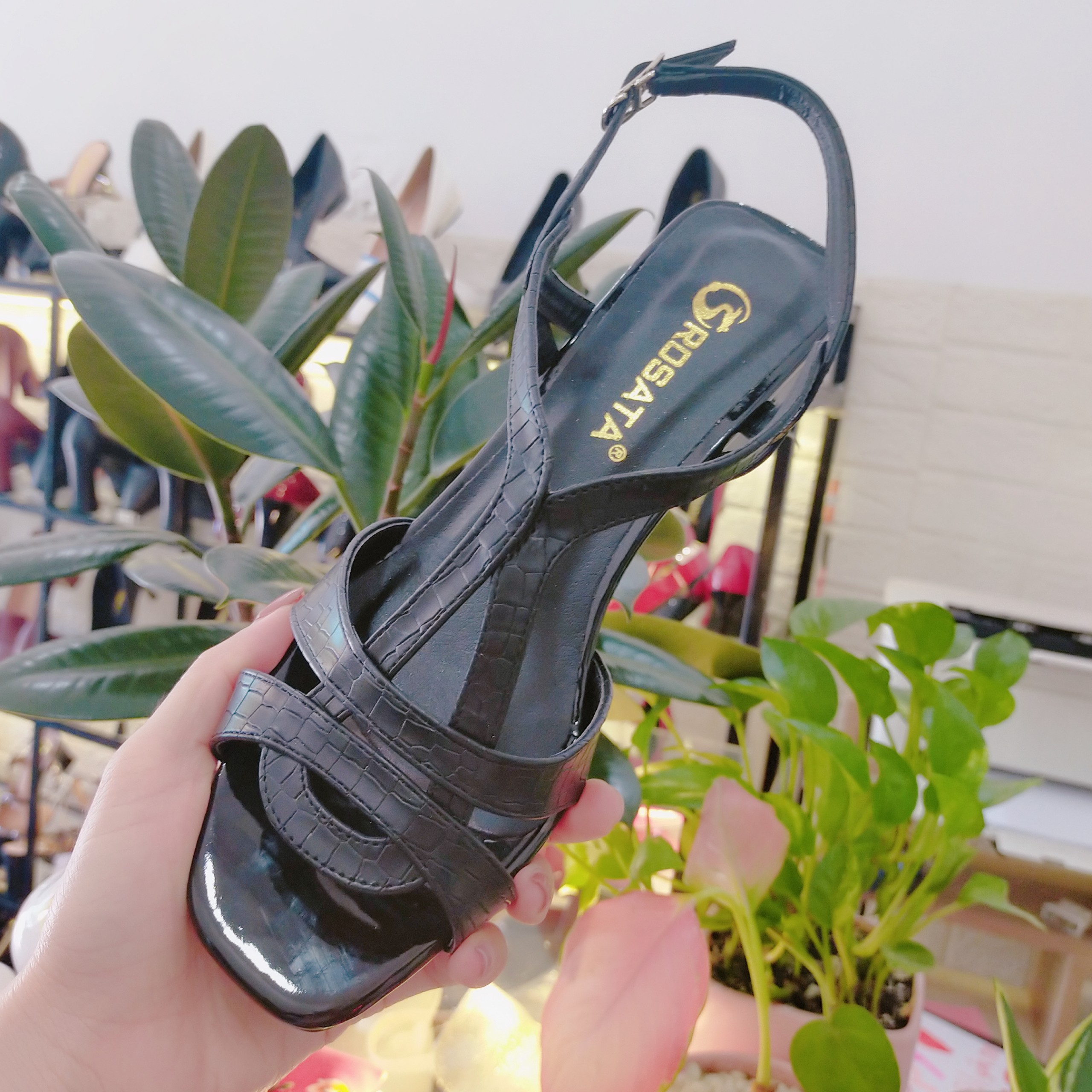 Sandal nữ da vân cao cấp ROSATA RO476 cao 4p - Đen, Trắng - HÀNG VIỆT NAM - BKSTORE