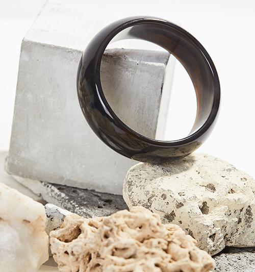 Vòng tay mã não đen bản hẹ dày 20mm mệnh thủy mộc - Ngọc Qúy Gemstones