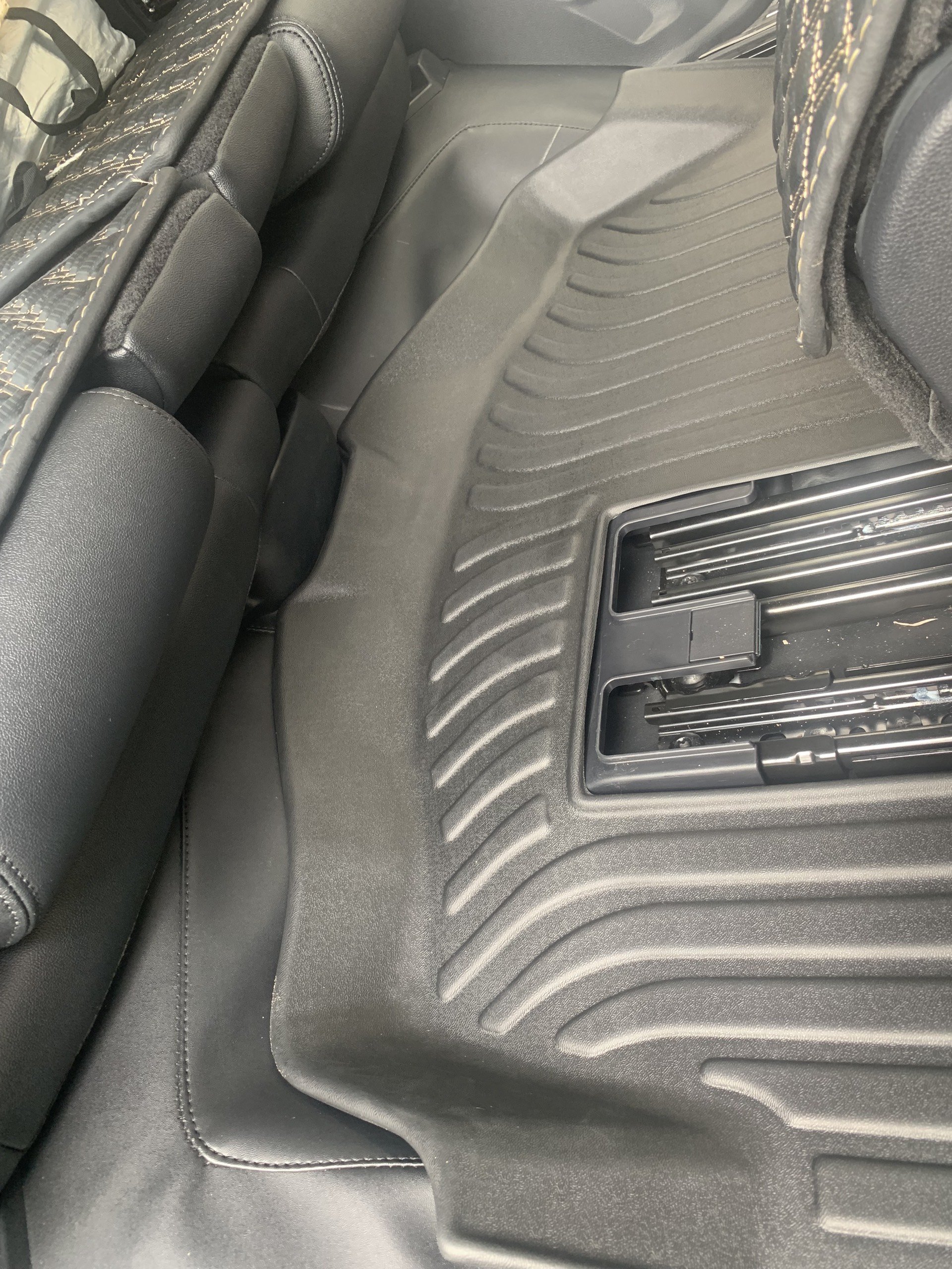 Thảm lót sàn xe ô tô Ford Everest 2022+  Nhãn hiệu Macsim chất liệu nhựa TPE cao cấp màu đen