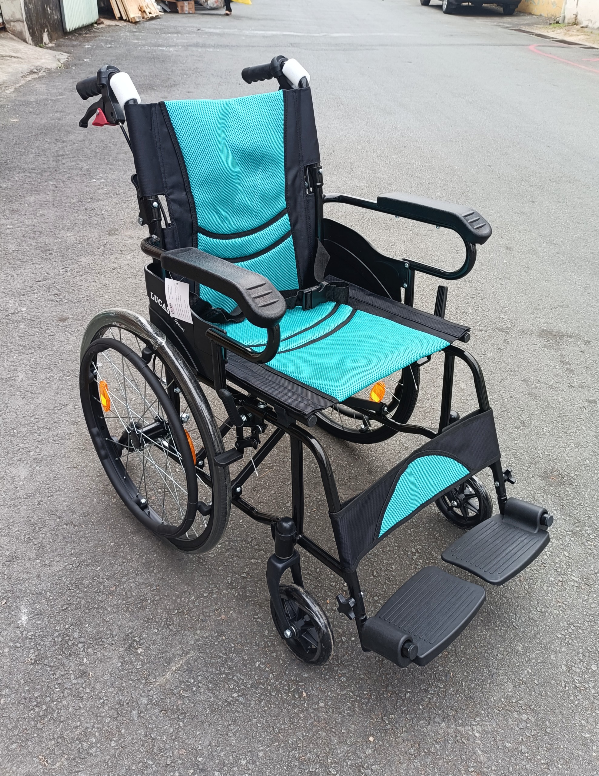 Xe lăn du lịch  Sắt Sơn Chống Lật Lucass X980L