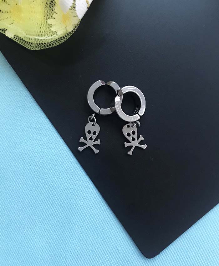 Bông tai kẹp vành đầu lâu unisex