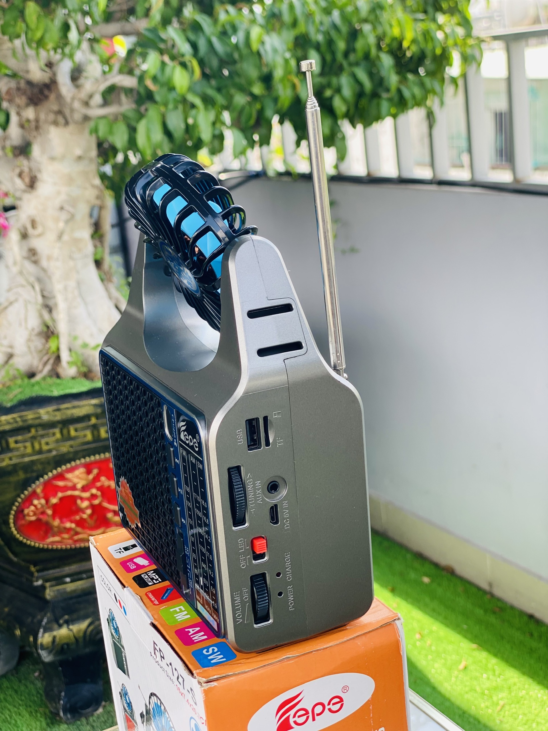 Quạt Mini 4in1 FP 128S Có Đài FM, Đèn Pin, Sạc Năng Lượng Mặt Trời – Hỗ Trợ USB, Bluetooth, TF, AUX Nhỏ Gọn Thông Minh Hàng Nhập Khẩu
