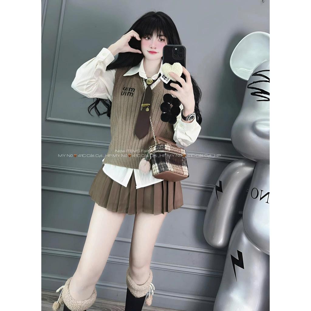 Set bộ đồ áo sơ mi kèm ghi lê mix chân váy xếp ly, Set đồ nữ áo dài tay phối cavat kèm chân váy dáng ngắn đơn giản BY JOLIE
