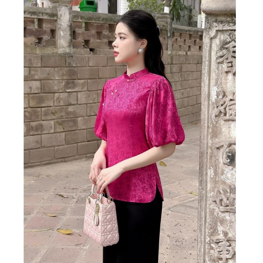 Pháp phục nữ chất gấm thiết kế tay phồng nút cổ tàu kín đáo lịch sự, áo hồng phối quần lụa đen