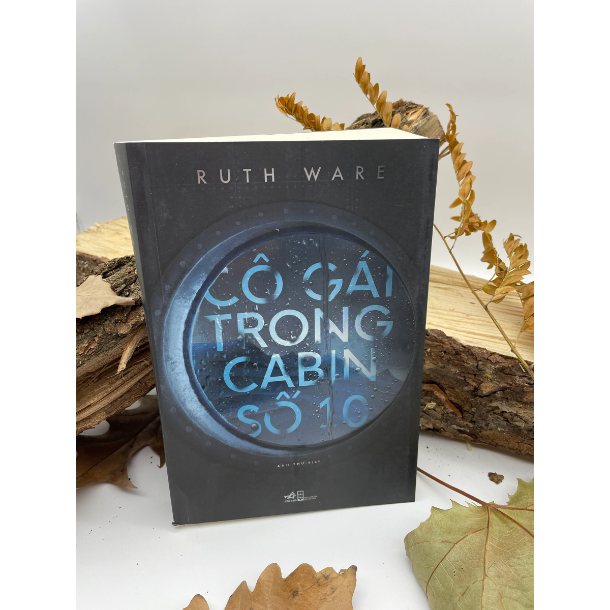 Cô Gái Trong Cabin Số 10