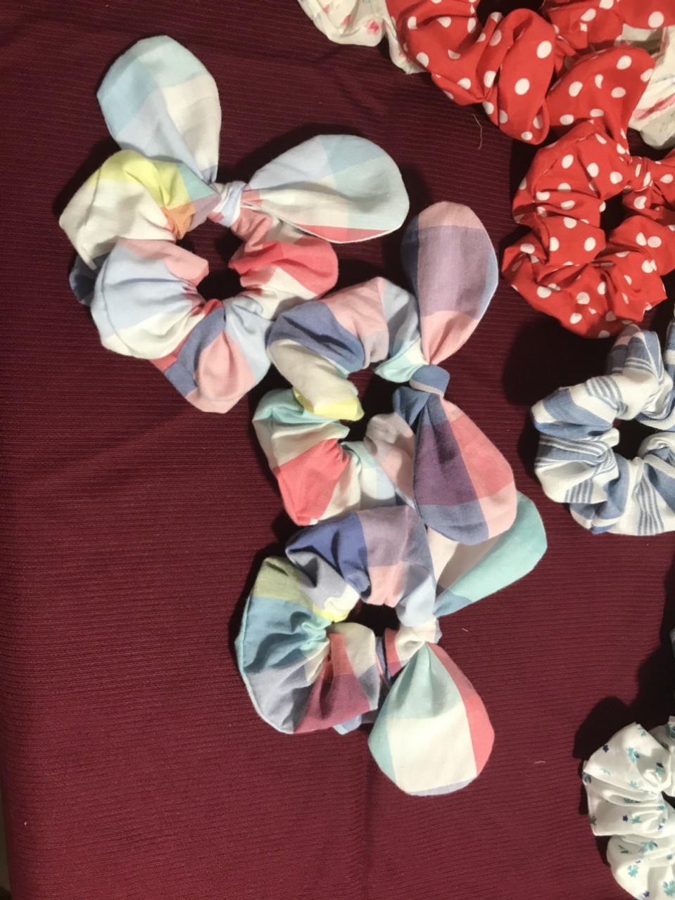 Cột tóc xinh cho bé gái