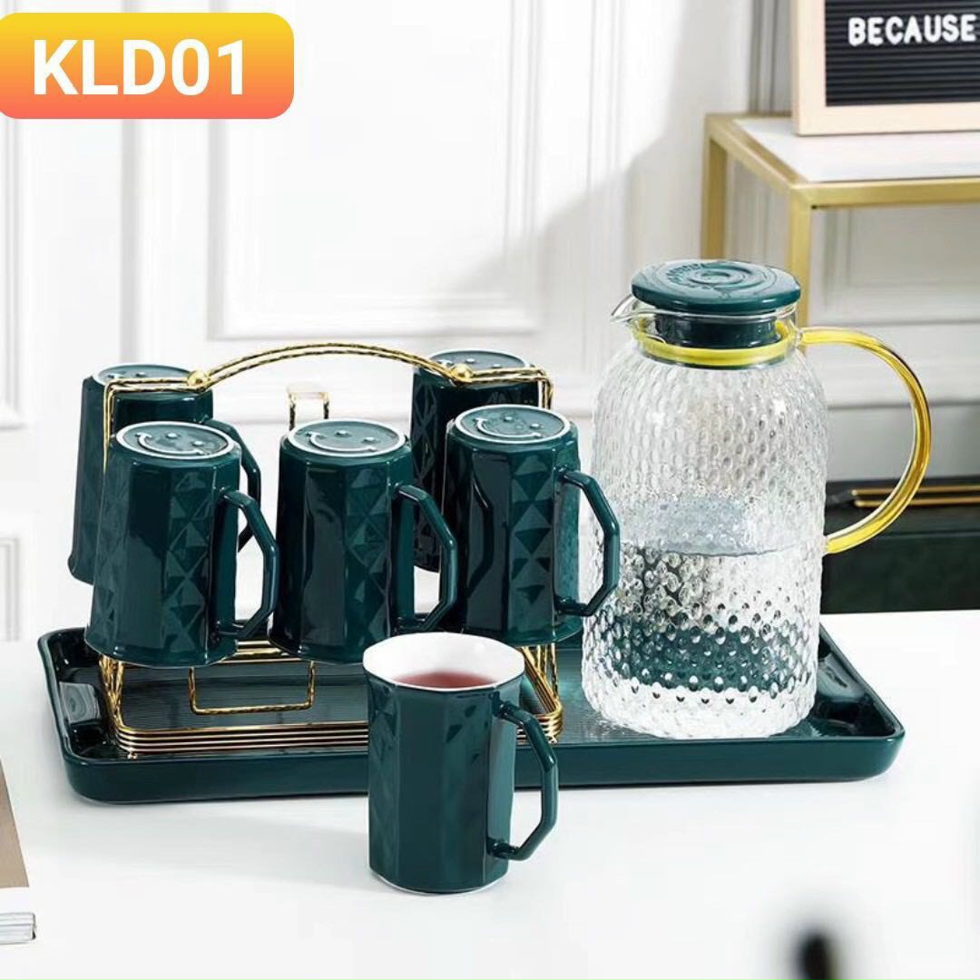 COMBO BỘ BÌNH CỐC THỦY TINH KÈM 6 CỐC, GIÁ TREO CỐC, KHAY SỨ MÀU XANH CỔ VỊT VIỀN VÀNG CAO CẤP