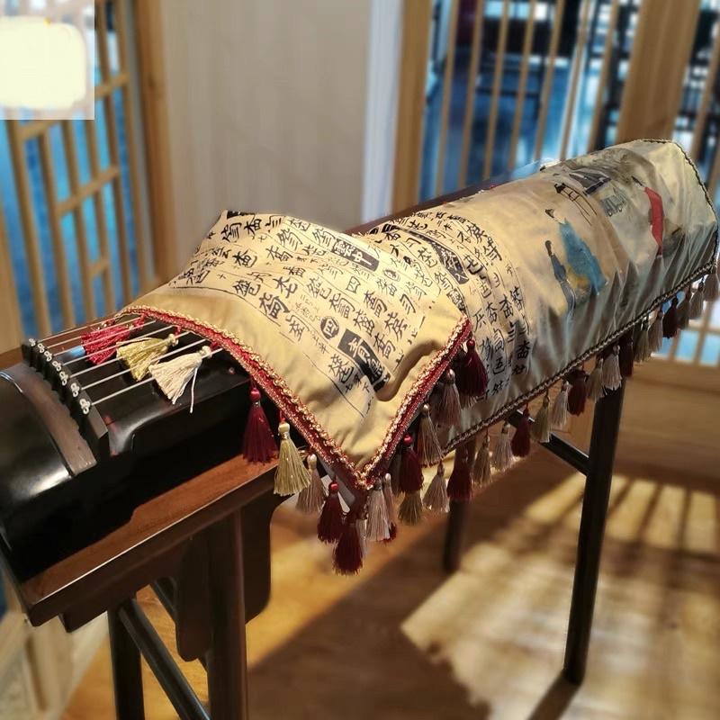 Khăn gấm phủ đàn cổ cầm