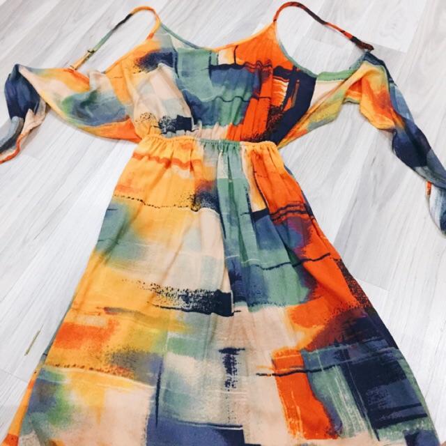 Đầm hở lưng cột nơ