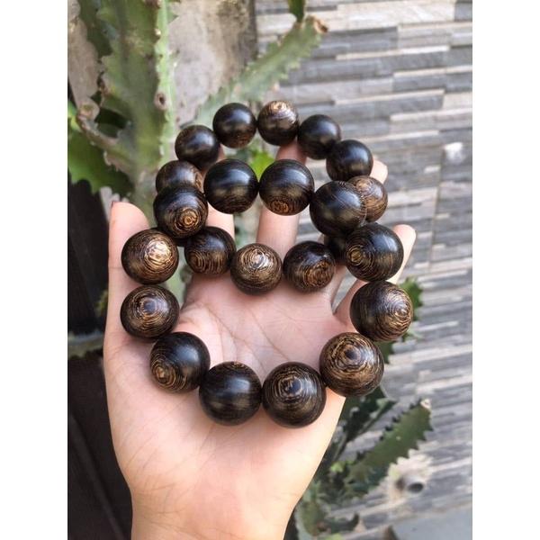 Vòng tay trầm hương sánh chìm