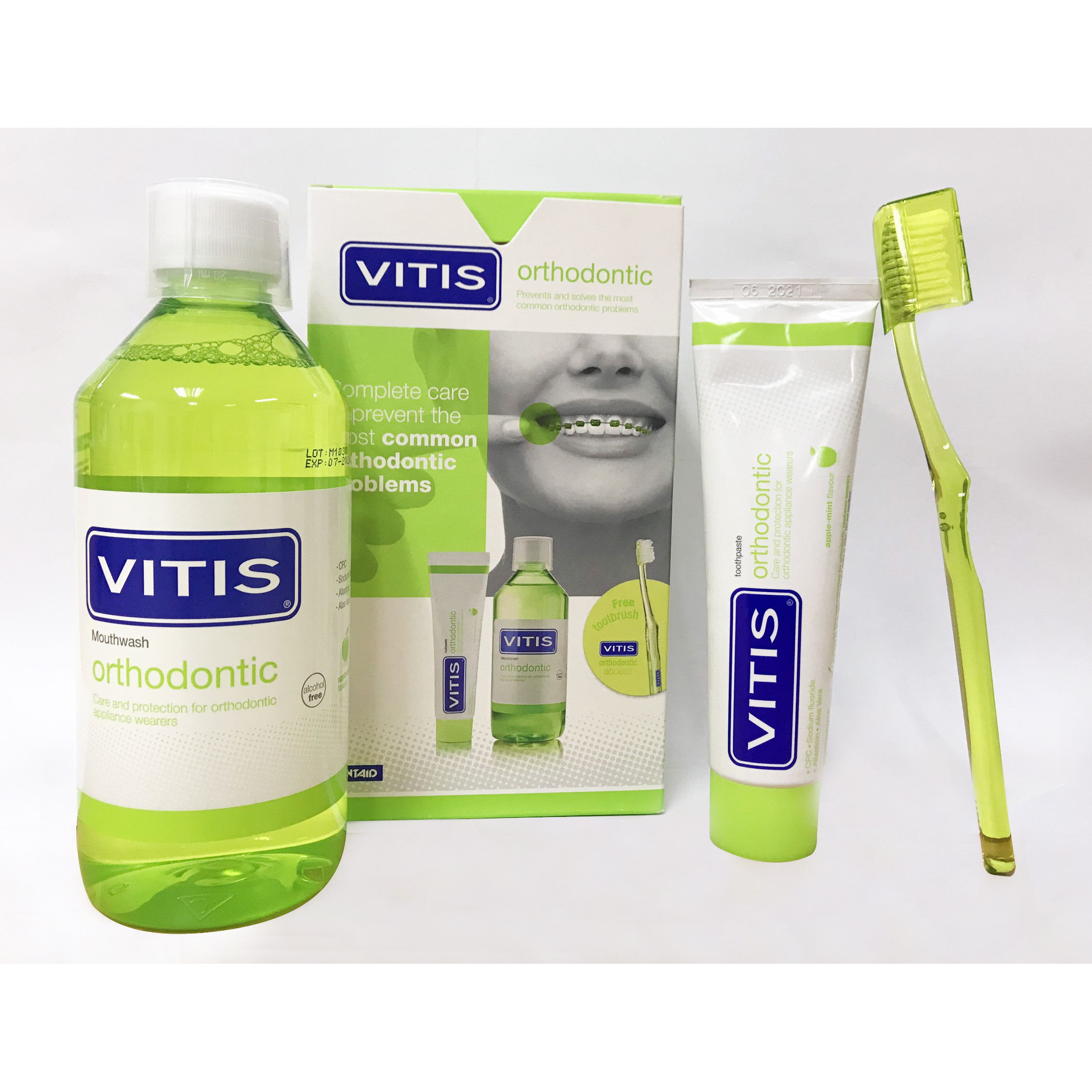 Bộ chăm sóc răng miệng dành cho người chỉnh nha Vitis Orthdontic Mixed Pack (Nước súc miệng 500ml, kem đánh răng 100ml và bàn chải)