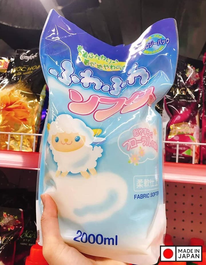 Nước xả làm mềm vải Rocket 2L Hương hoa dịu mát