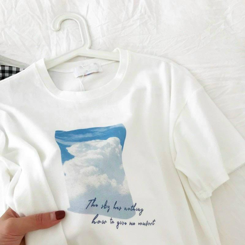 Set áo thun trắng kèm chân váy caro