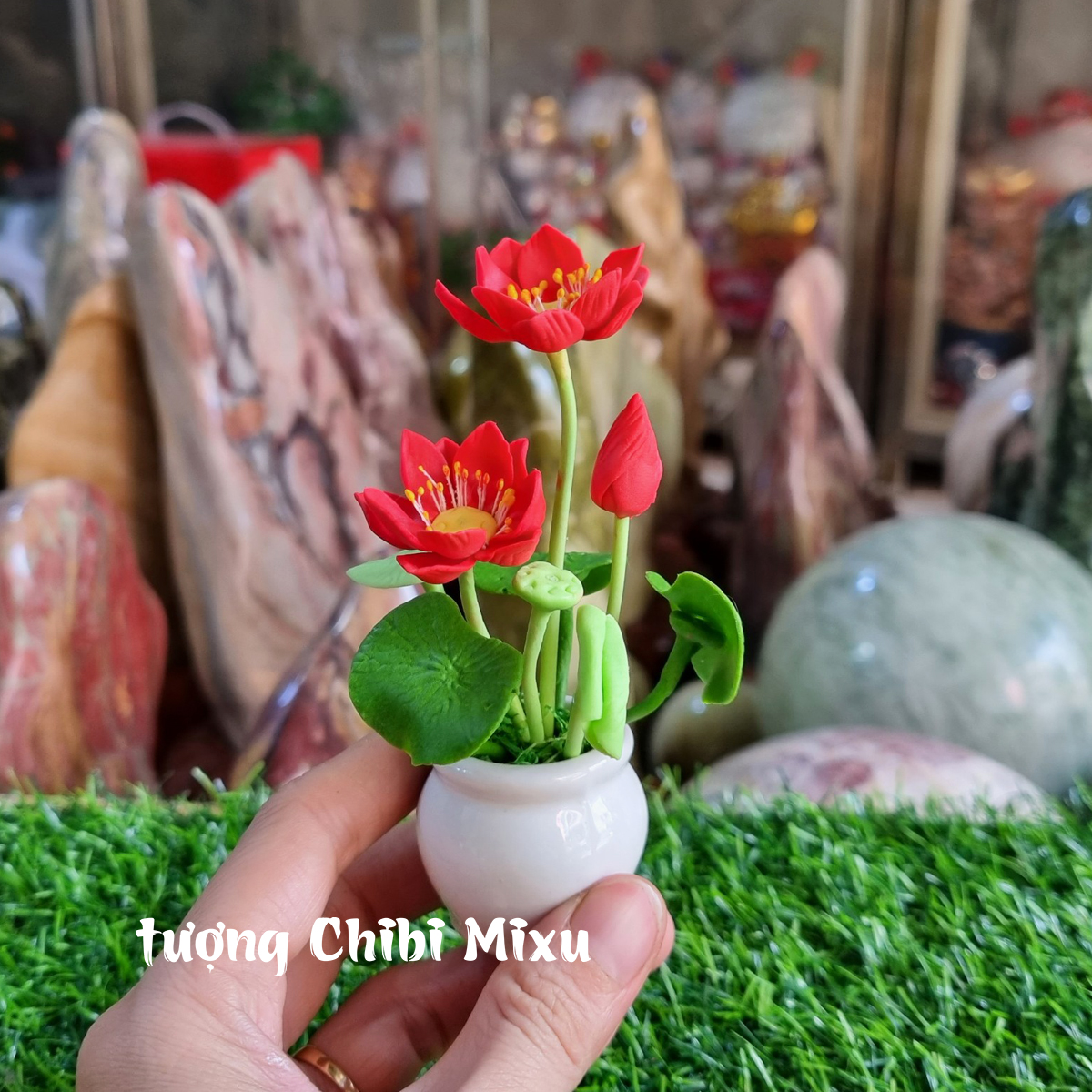 Chậu hoa sen đỏ bằng đất sét Nhật y hình