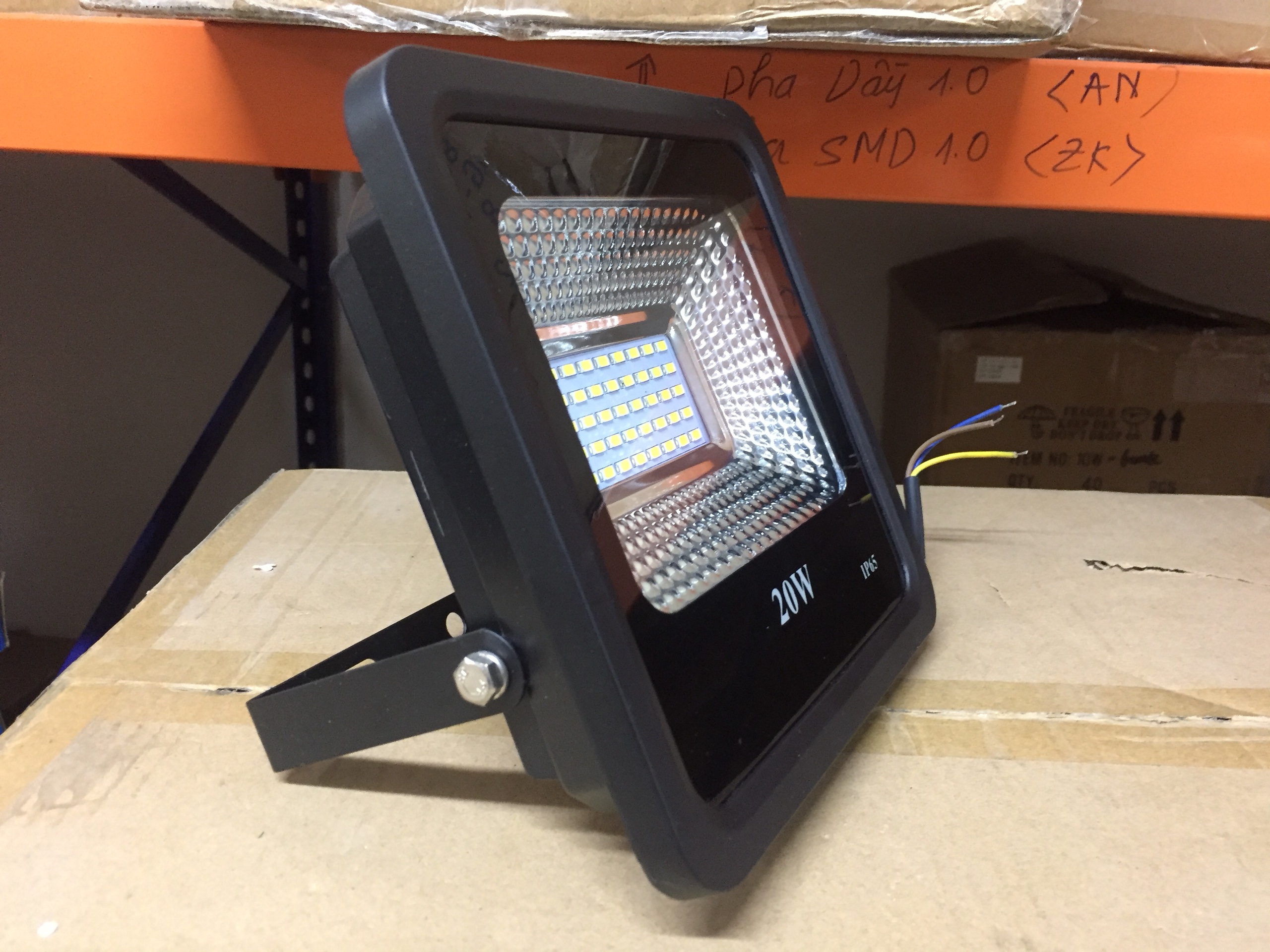 Đèn pha led ngoài trời công suất 20w chip SMD