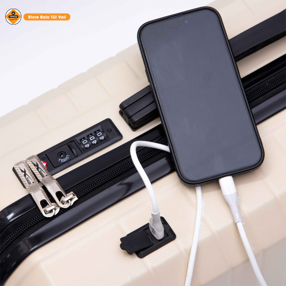 Vali Du Lịch Cao Cấp Khóa TSA &amp; Cổng USB Xbags White Titan Pro Nhựa ABS Chống Va Đập – Sang Trọng Đẳng Cấp Tiện Dụng XB 6105!