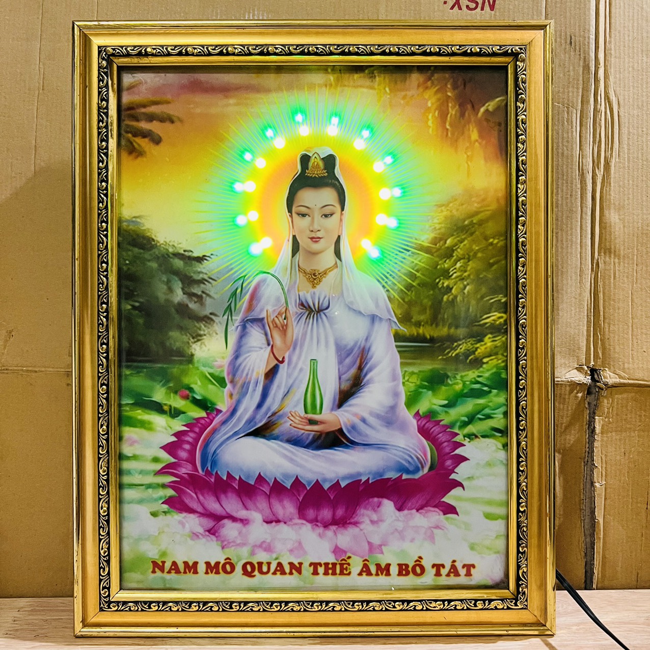 Tranh Quan Thế Âm Bồ Tát cầu bình an cho gia đình – Có đèn CAO 45CM
