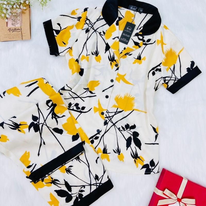 Bộ đồ Pyjama nữ, đồ mặc nhà lụa VILADY - B144 Quần Lửng Tay Cộc Họa Tiết Chim Màu Vàng, chất liệu lụa Pháp