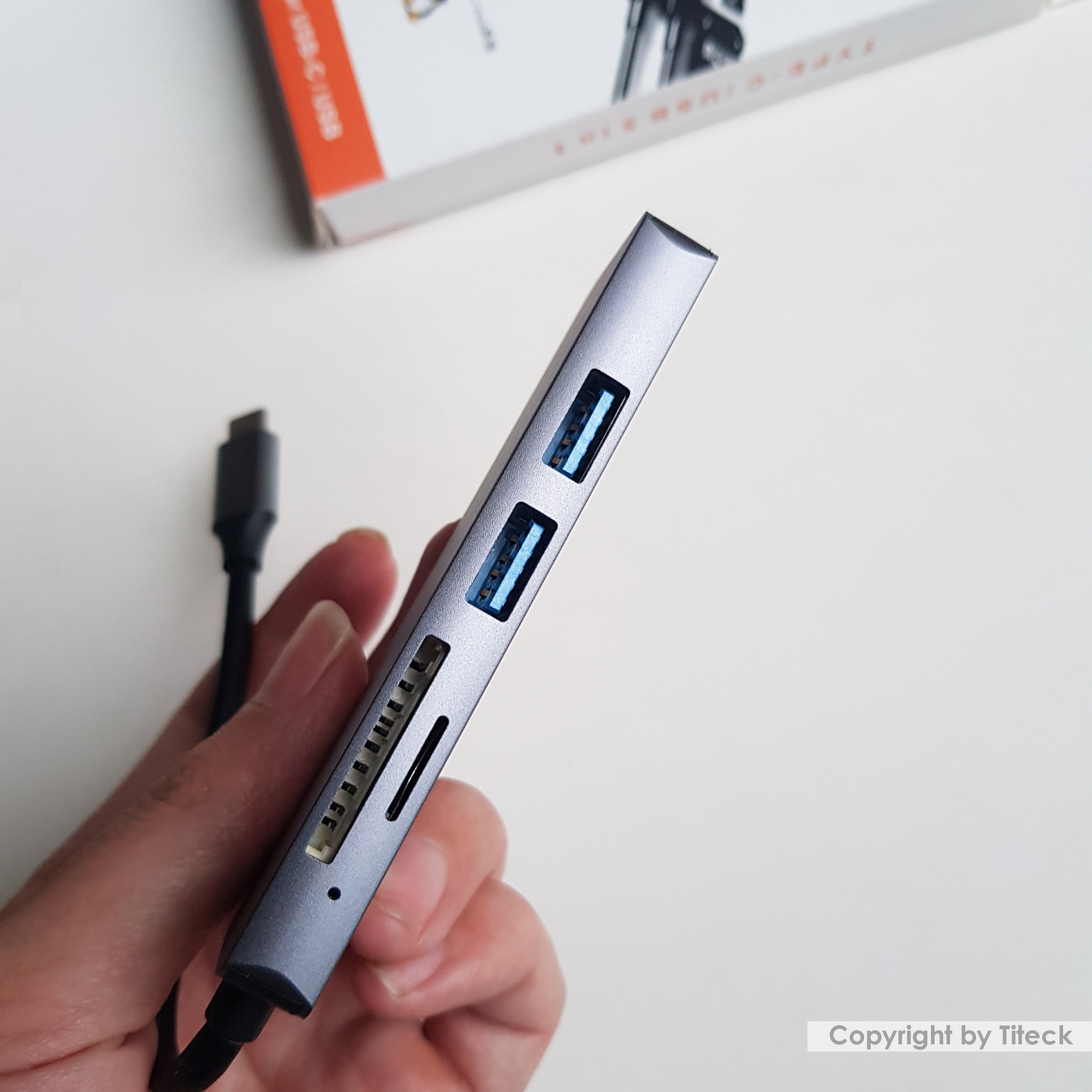 HUB Type c ra 3 cổng USB, SD, TF 5 trong 1 kết nối chuột, bàn phím, usb, thẻ nhớ máy ảnh vỏ nhôm cao cấp