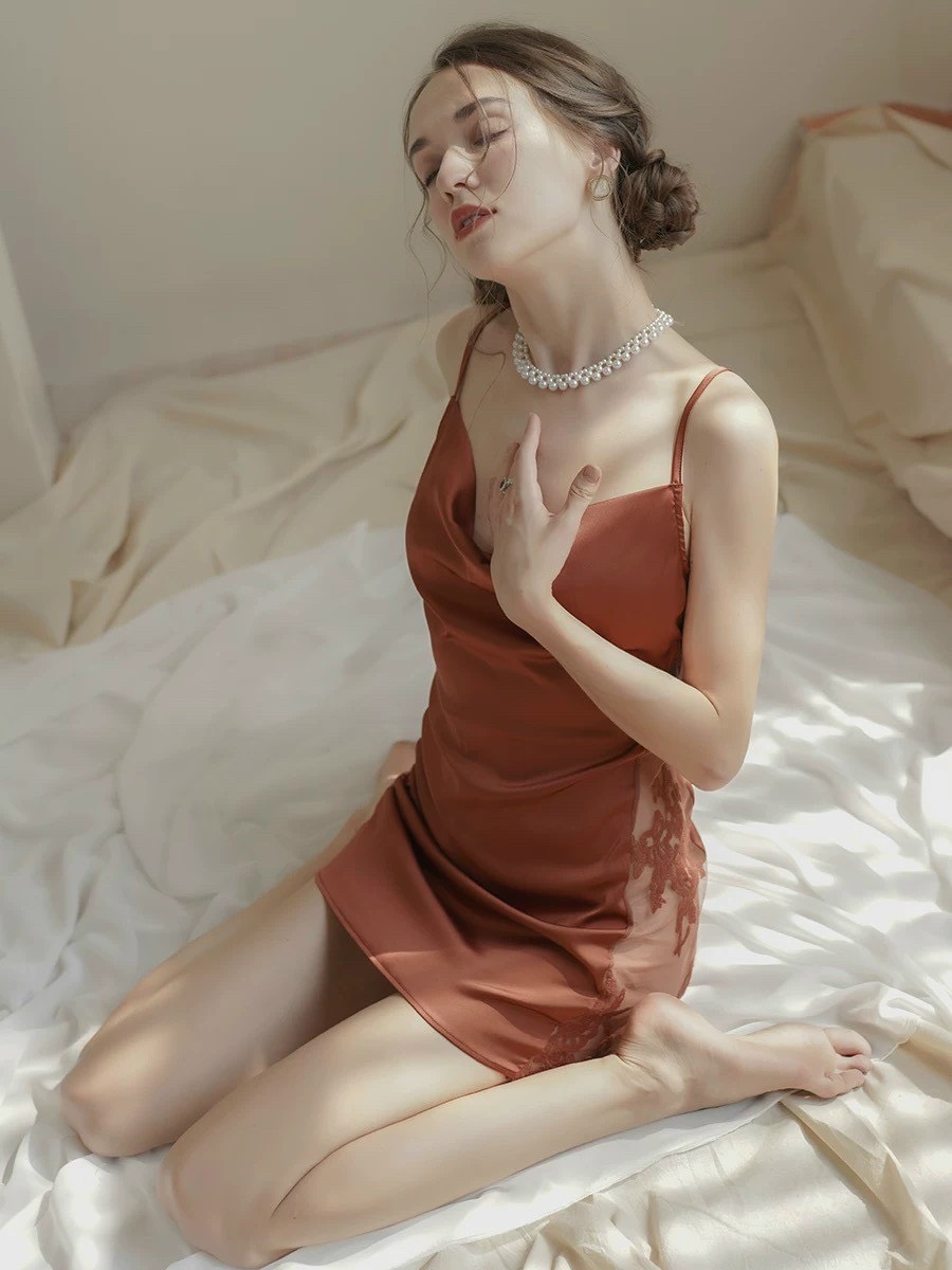 Váy Ngủ Lụa Phối Ren Hai Bên - B.Lingerie