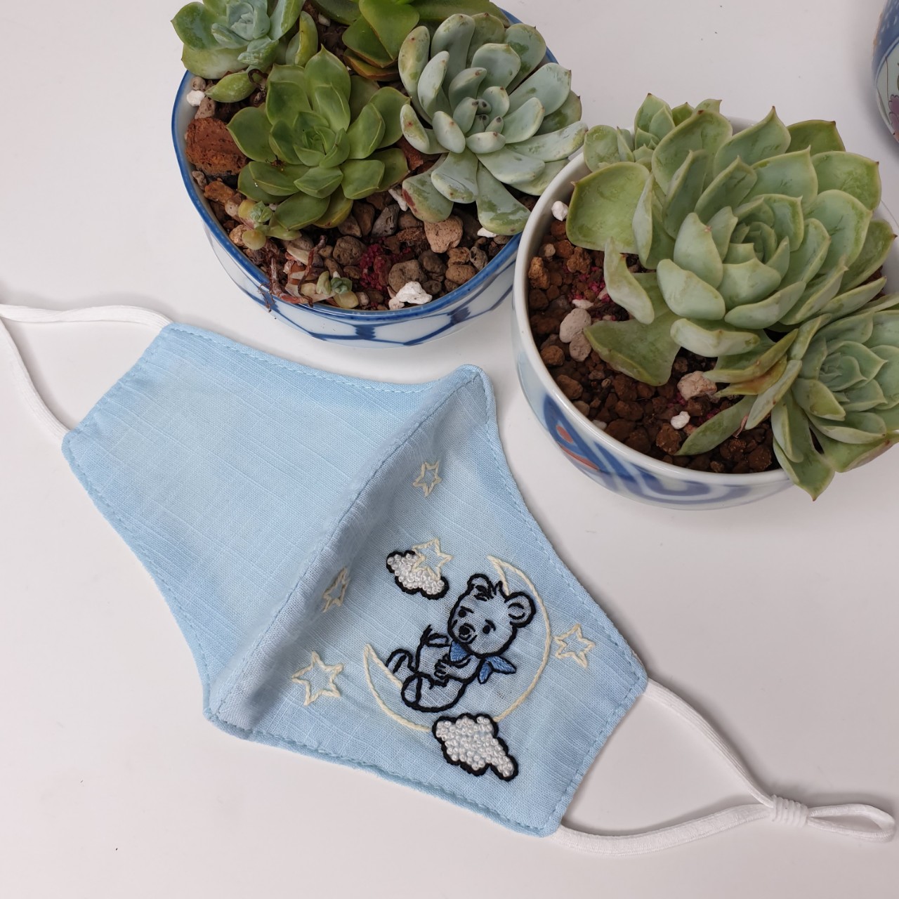 Khẩu trang thêu tay vải linen JL235K dành cho bé yêu