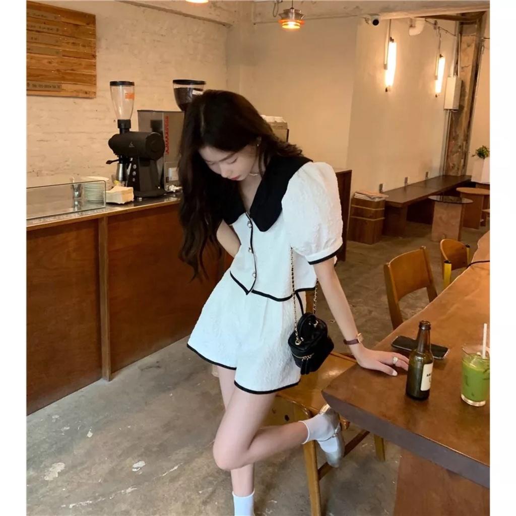 Bộ Áo Sơ Mi Cộc Tay Cúc Ngọc Kèm Quần Short Vải Hoa Gấm