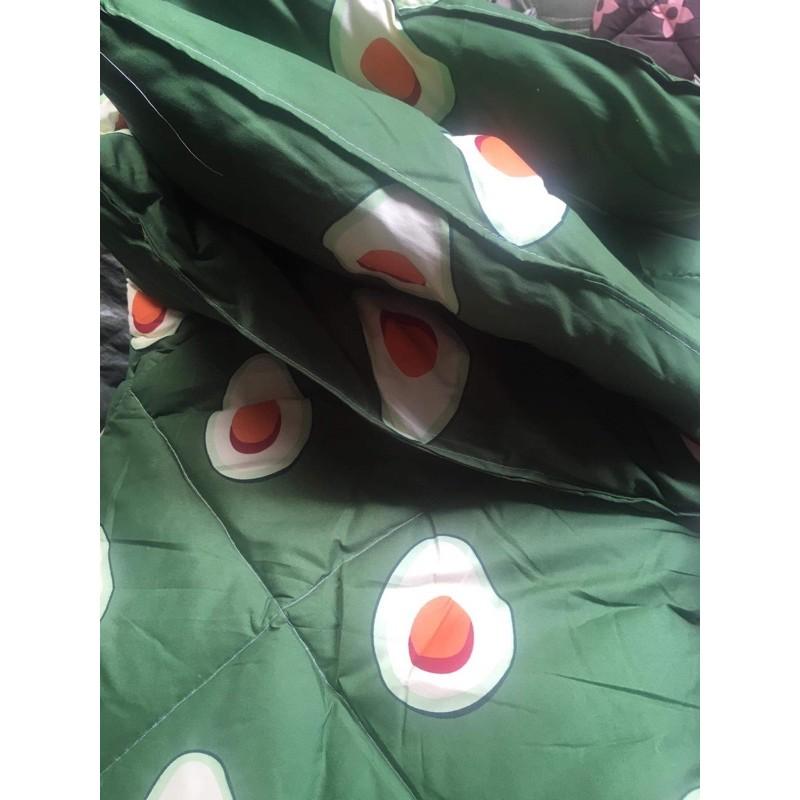 Chăn phao poly siêu nhẹ hình bơ xanh