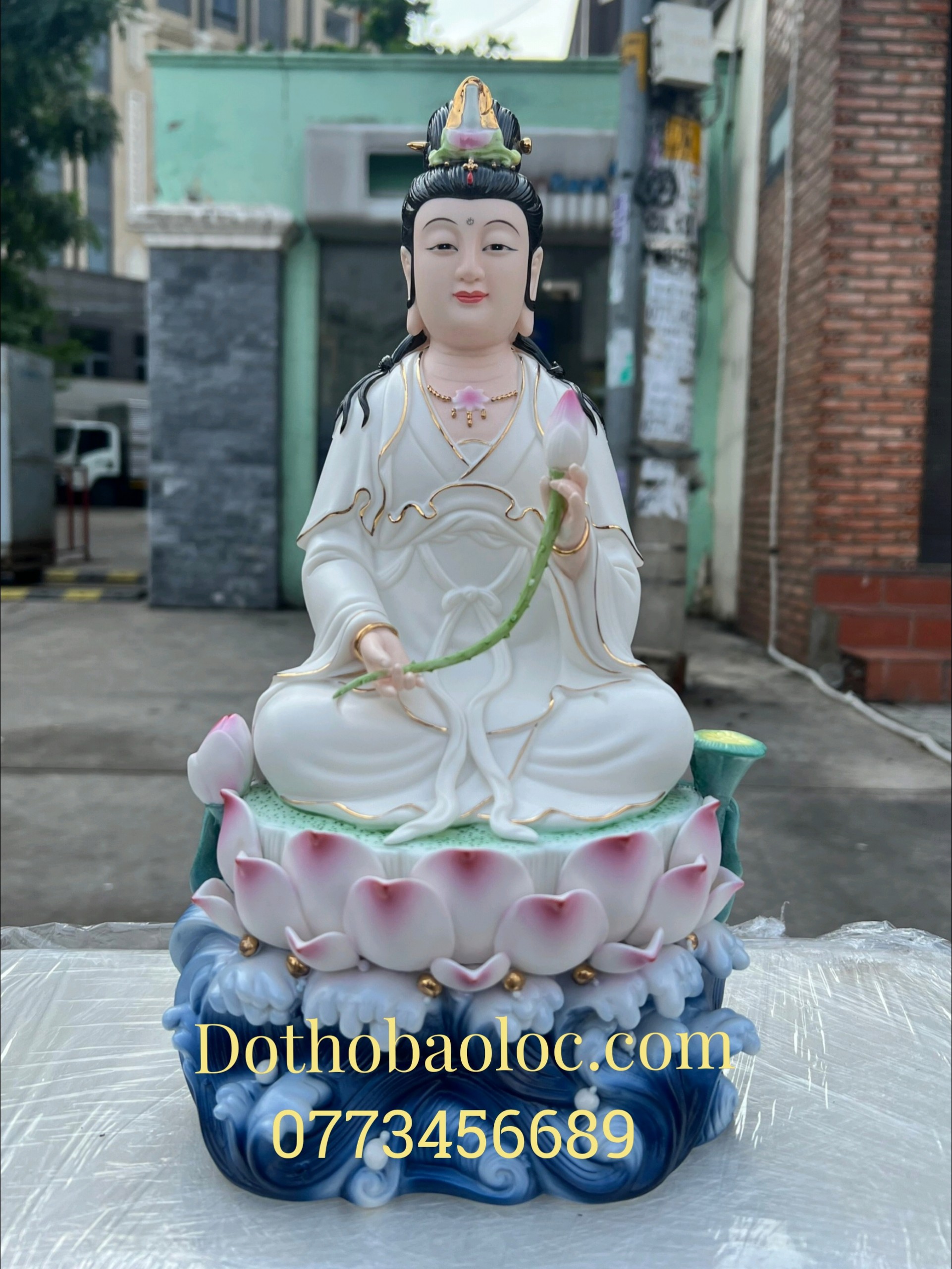 Tượng Đại Thế Chí cao cấp bằng sứ đế xanh cao 32cm