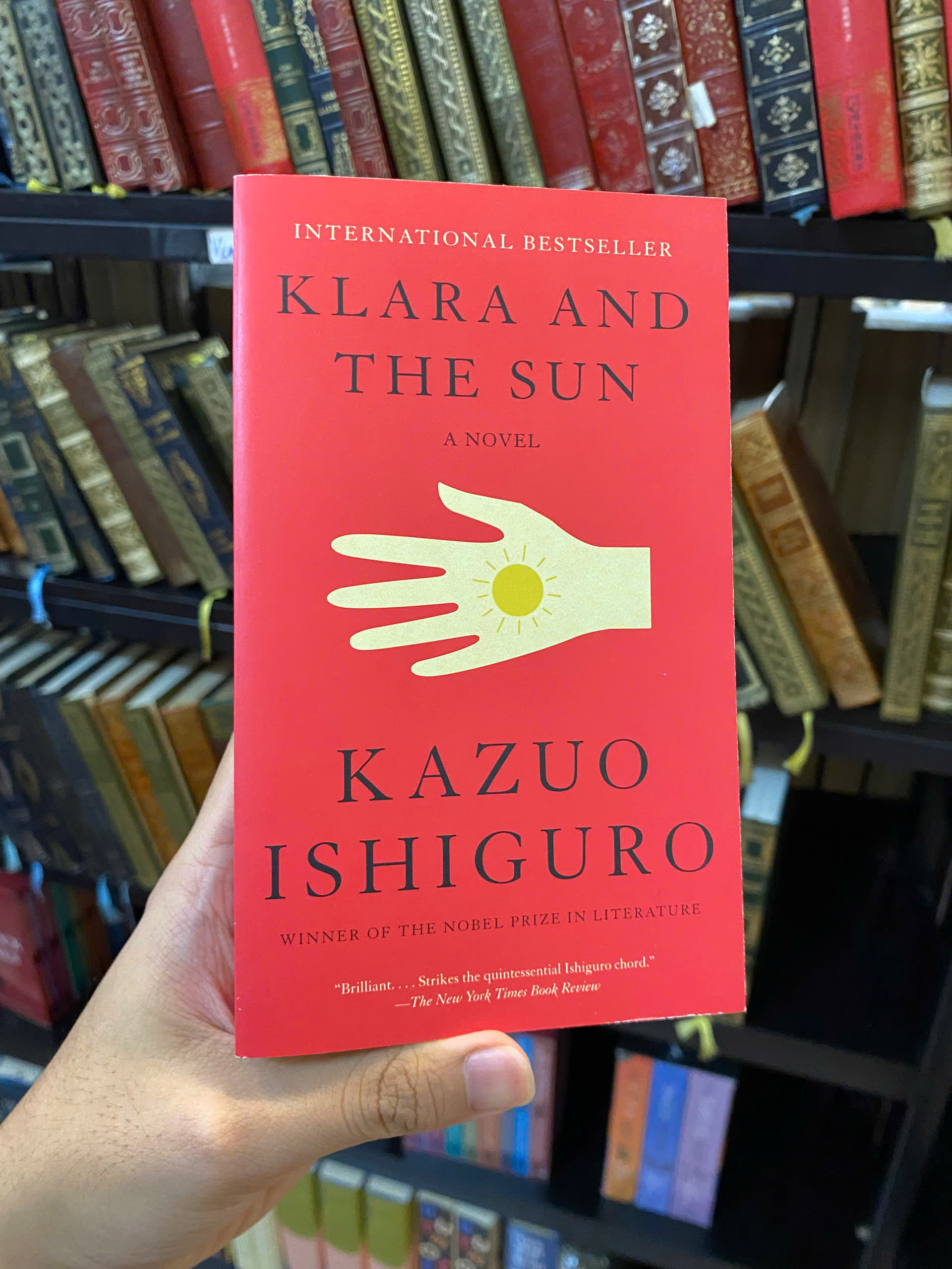 Sách - Klara And The Sun by Kazuo Ishiguro: Sunday Times #1 Bestseller - Fiction in English