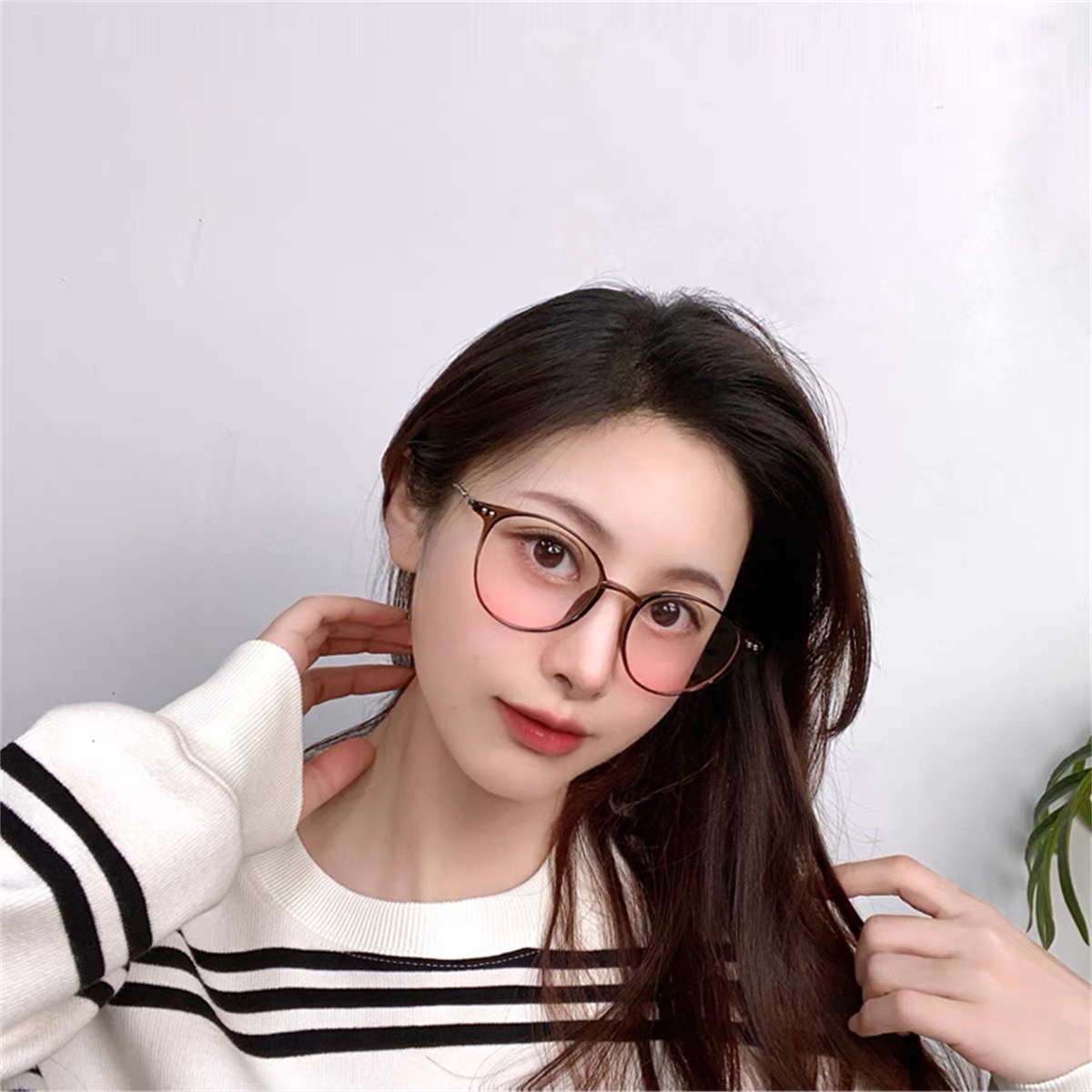 Kính gọng tròn má hồng nhiều màu