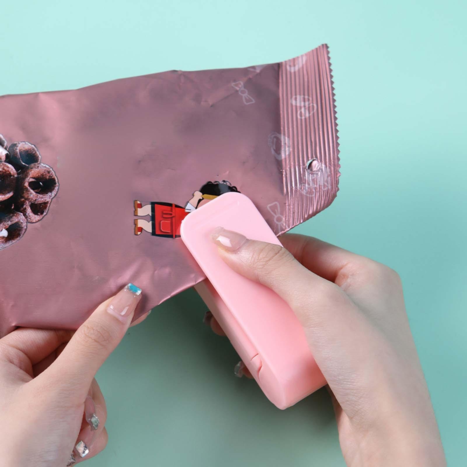 Handheld Heat Vacuum Sealer Bag Sealer Quick Heat Portable Vacuum Bag Sealing Machine Bag Resealer for Chip Bags Reseal Bags