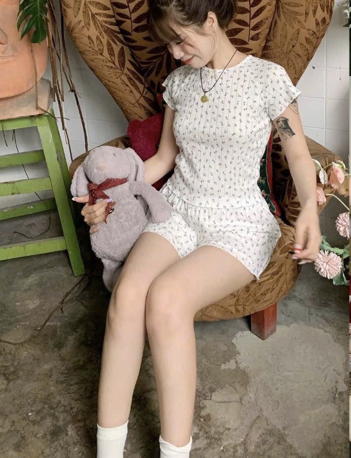 Set đồ mặc nhà đơn giản hoạ tiết hoa nhí