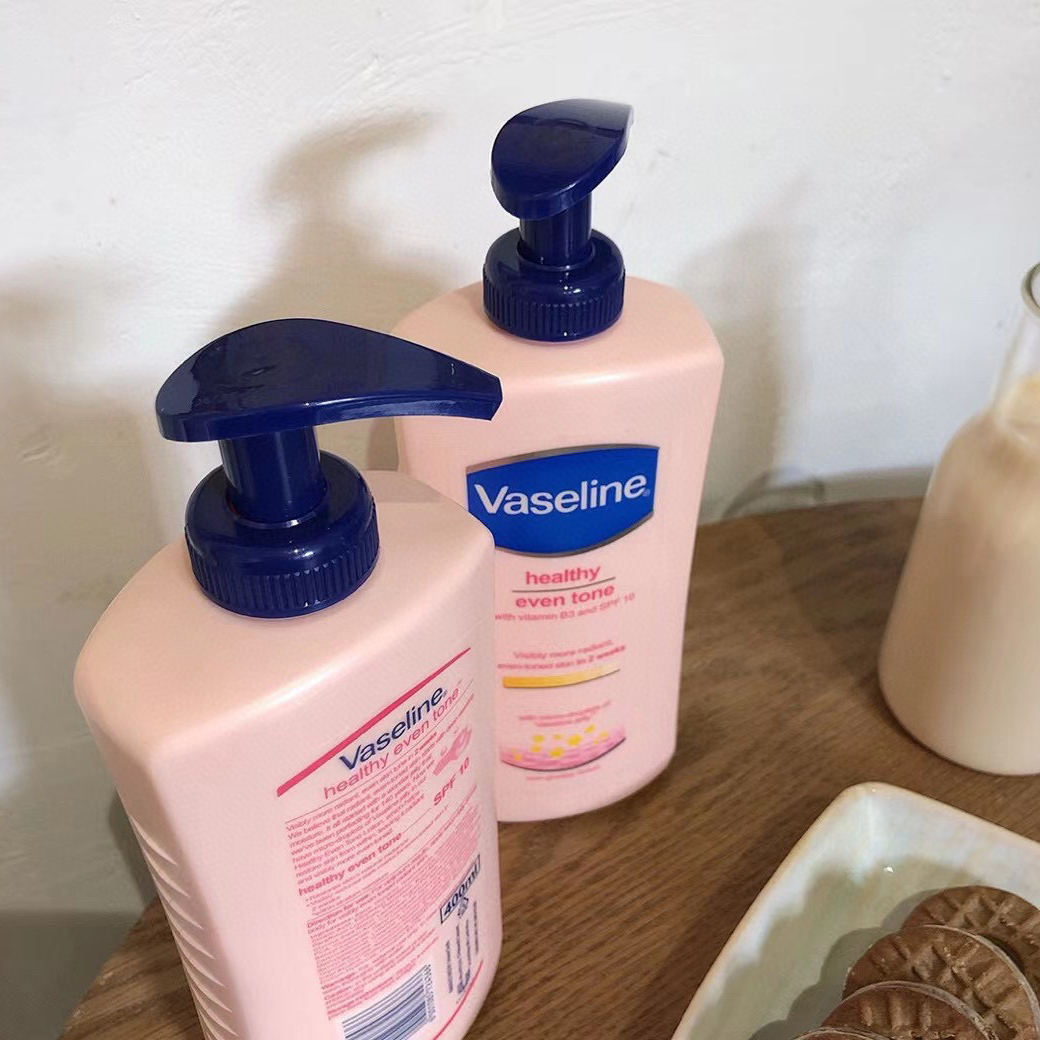 Sữa dưỡng thể dưỡng trắng ngày và đêm Vaselin 400ml