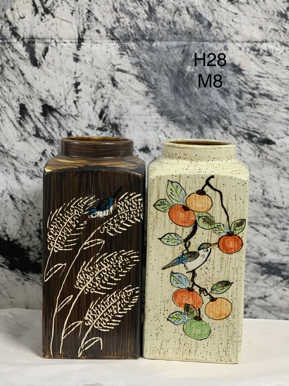 Bình DÁNG VUÔNG VỚI PHONG CÁCH NGHỆ THUẬT H28CM.