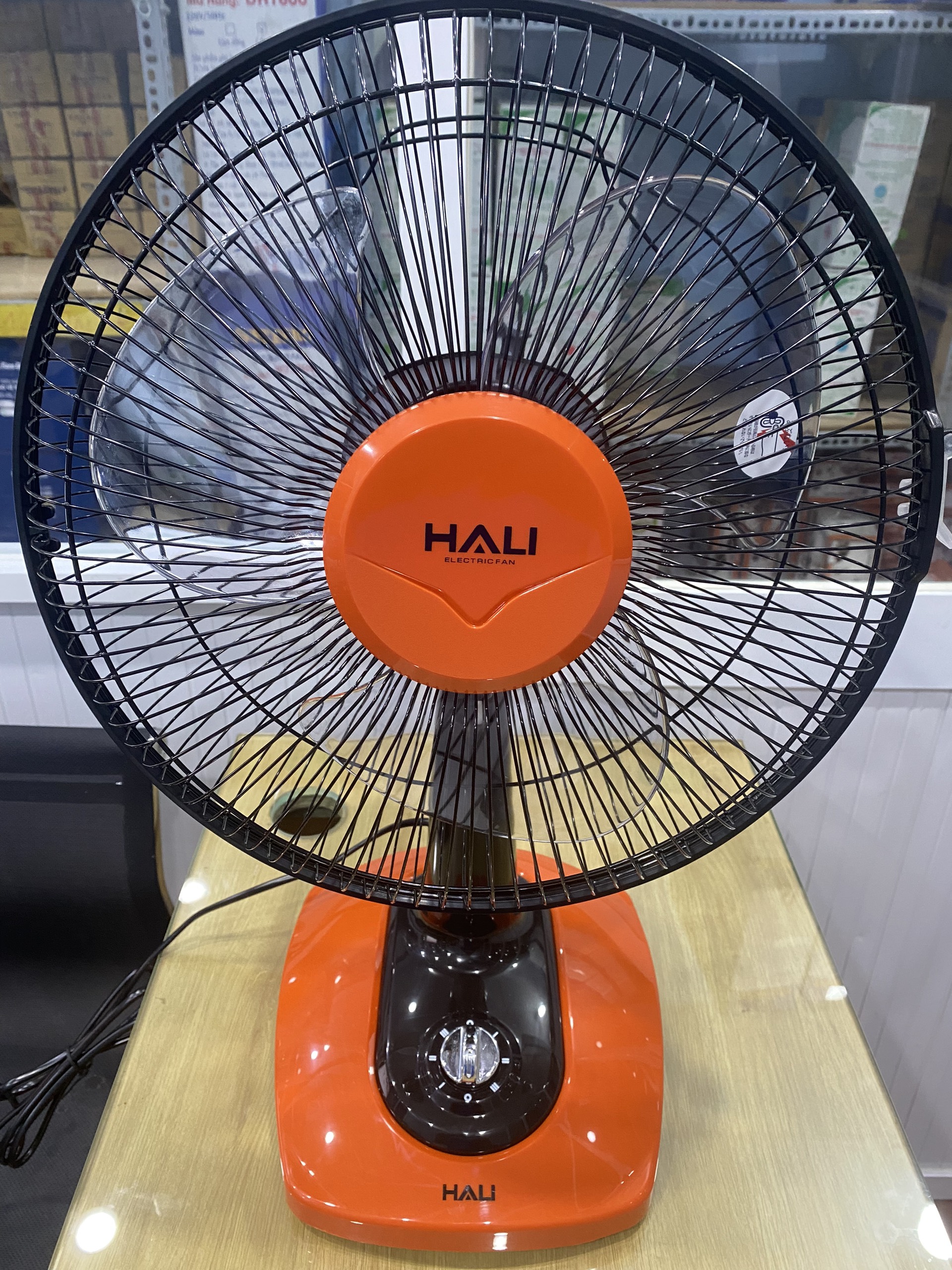 Quạt bàn Hali BA126 công suất 38W, cánh 30cm, 3 tốc độ gió - Hàng chính hãng