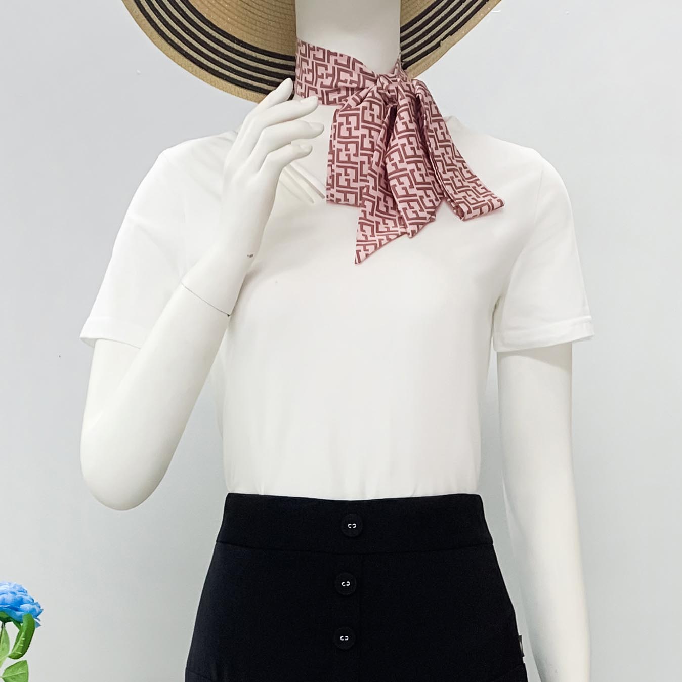 Áo Thun Nữ UK Fashion Thiết Kế Cổ Áo 2 Dây Cách Điệu, Chất Liệu Thun Cotton Mềm Mại, Năng Động Trẻ Trung NKAT2201004