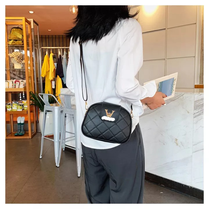 Túi Đeo Chéo, Đeo Vai Nữ ZuCi A54 Size 20cm Dáng Hến Trần Trám 3 Ngăn Da Mềm Cao Cấp Nắp Khoá Hình Chữ V Phong Cách Hàn Quốc