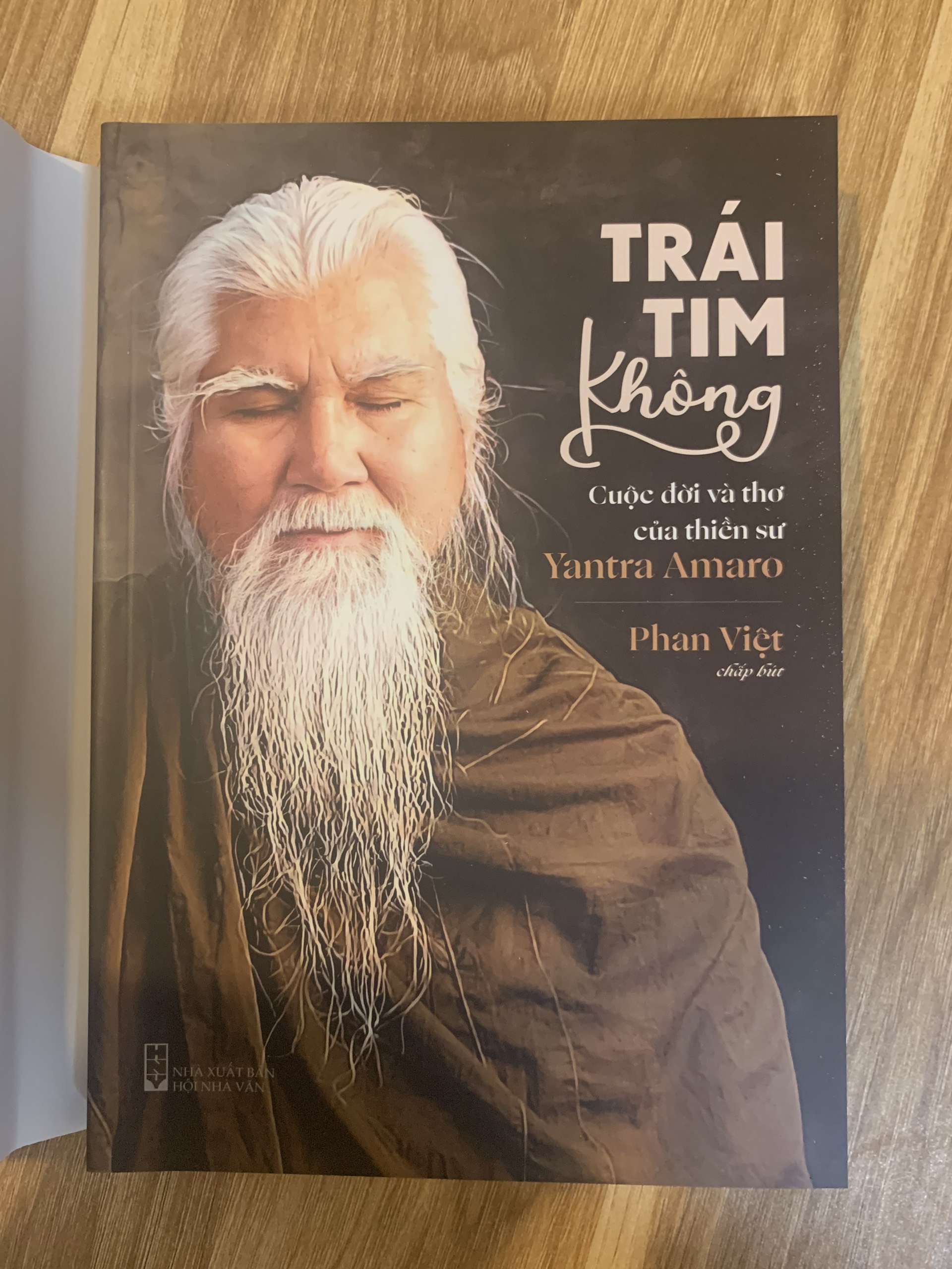 Sách - Trái Tim Không