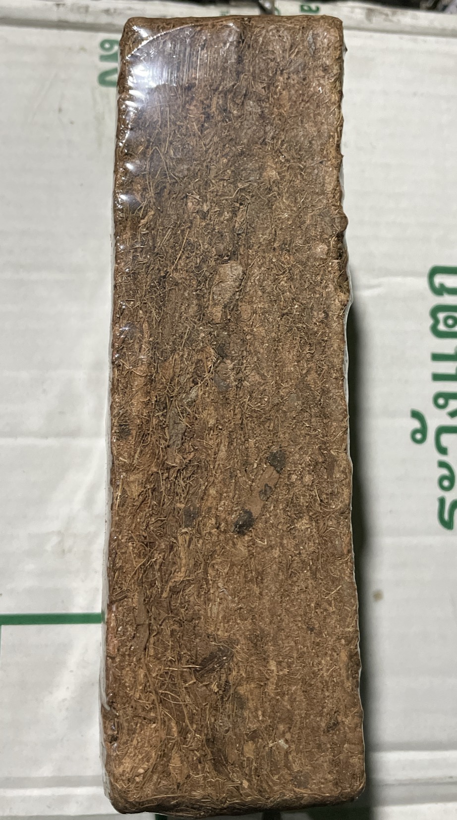 Dừa ép khối đã qua xử lý trọng lượng 450gr khi ngâm nước nở 6-7 lít trồng cây