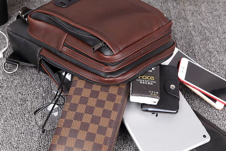 Túi Da Đeo Chéo Trước Ngực Cho Nam