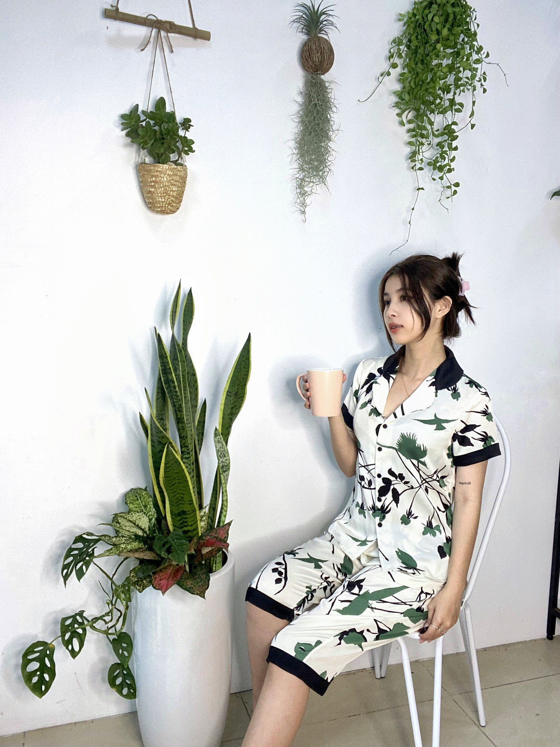 Bộ đồ Pyjama nữ, đồ mặc nhà lụa VILADY - B143 Quần Lửng Tay Cộc Họa Tiết Chim Màu Xanh, chất liệu lụa Pháp (lụa latin)